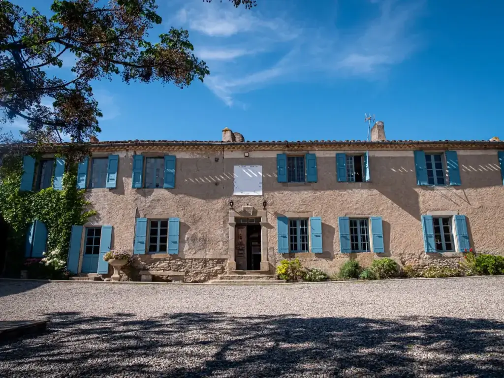 vue de face domaine de russol